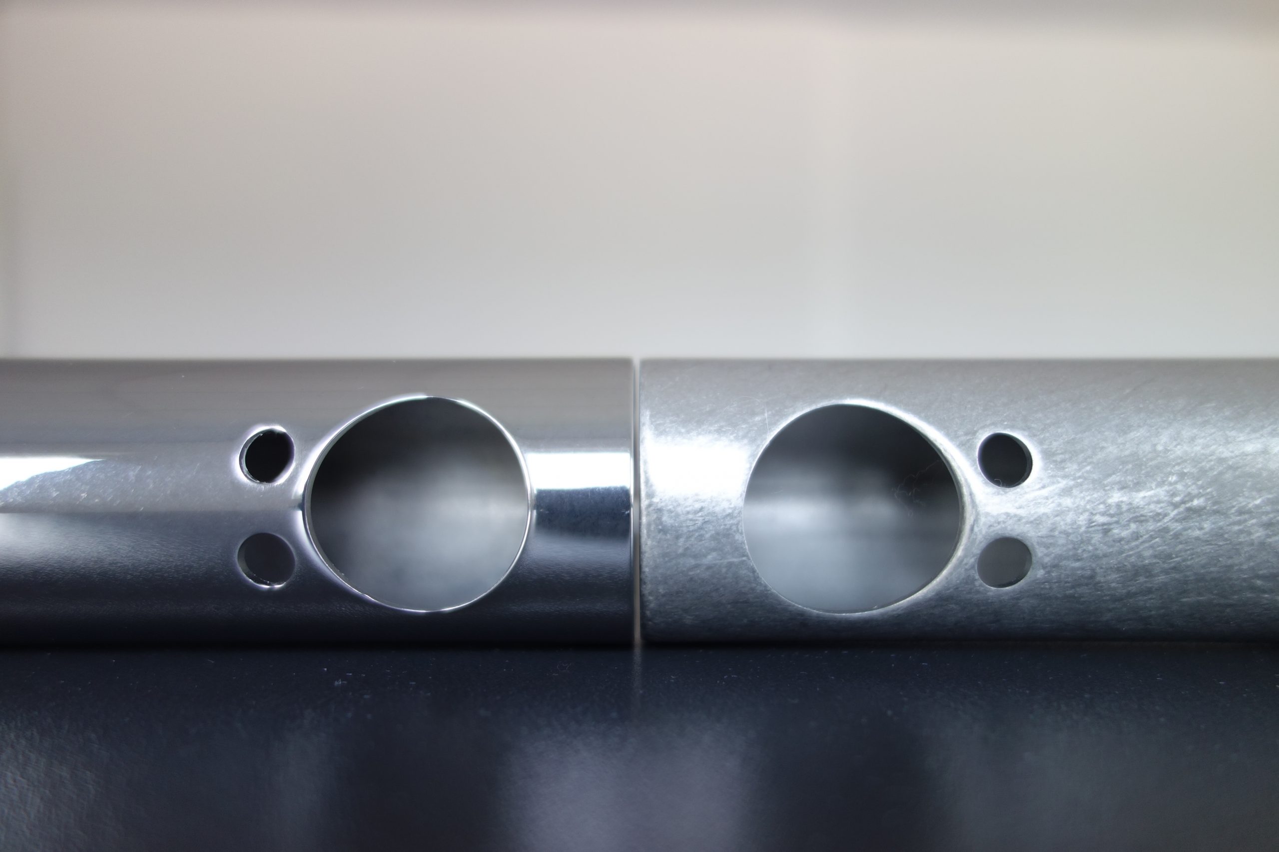 Comparison of machined metal edges as an example of mass finishing results